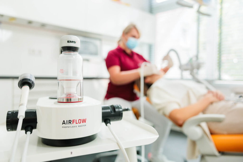 Professionelle Zahnreinigung mit Airflow | Zahnarzt Schwäbisch Gmünd